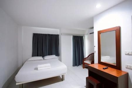 18 Coins Cafe & Hostel - 56