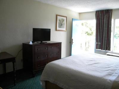Days Inn by Wyndham Speedway - 27
