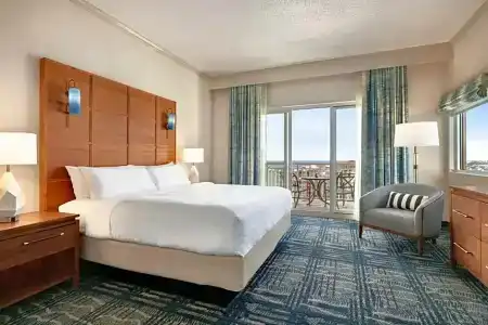 Holiday Inn & Suites, An Ihg - 187