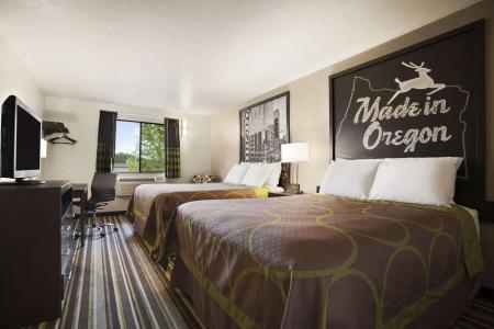 Super 8 by Wyndham Portland Airport - 4