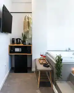 Melo Athens - 19