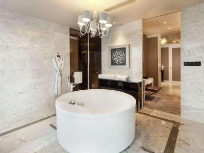 Sofitel Guangzhou Sunrich - 11