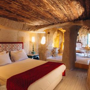 Hezen Cave - 22