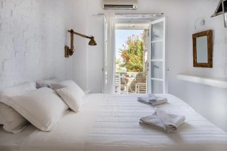 Zefi & Suites - 169