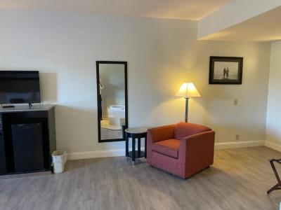 Days Inn & Suites by Wyndham - 127