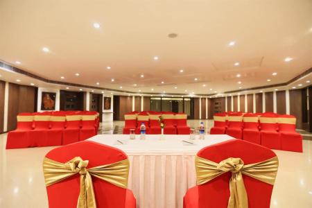 Golden Tulip Jaipur - 11