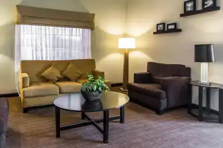 Quality Inn - 34