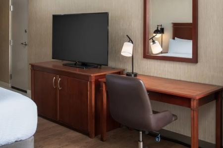 Four Points by Sheraton & Conference Center - 35
