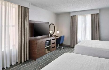 Hampton Inn and Suites Downtown - 82
