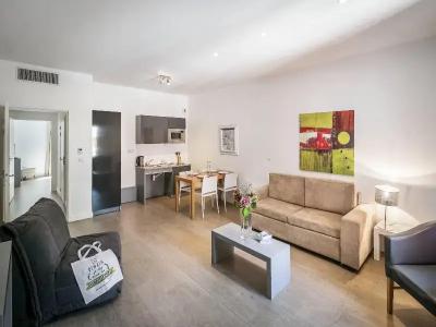 Zenitude Hôtel-Résidences Lorda - 83