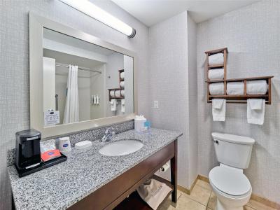 Hampton Inn Midtown-Aksarben - 44