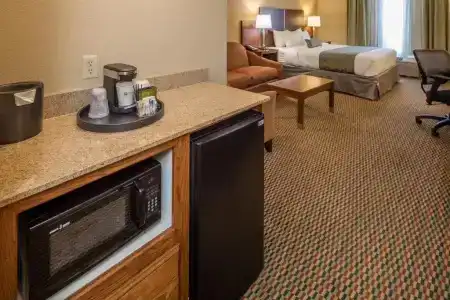 Best Western Airport Inn & Suites - 52