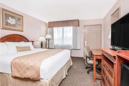 Ramada by Wyndham - 28
