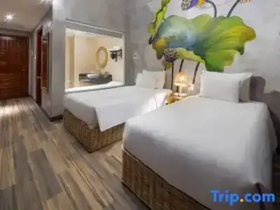 The Light & Spa - 69
