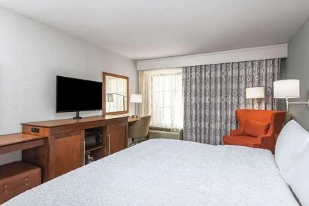 Hampton Inn - Suites-Civic Center - 44