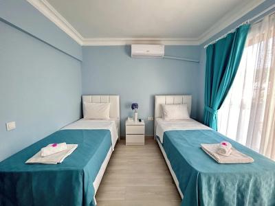 Boutique Marquis Blue - 3