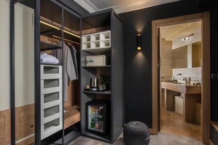 Rosslyn Thracia Sofia - 78