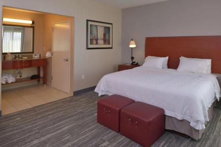 Hampton Inn and Suites North-Airport - 2