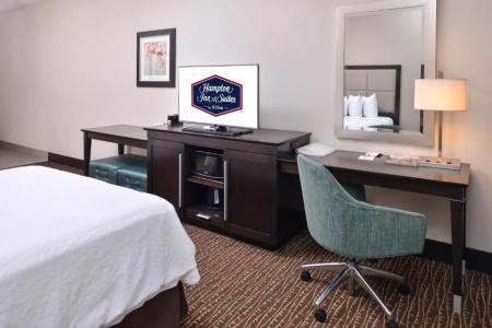 Hampton Inn & Suites - 28