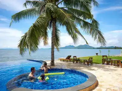Sara Beachfront Boutique - 5