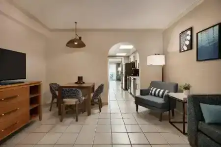 Holiday Inn & Suites, An Ihg - 101