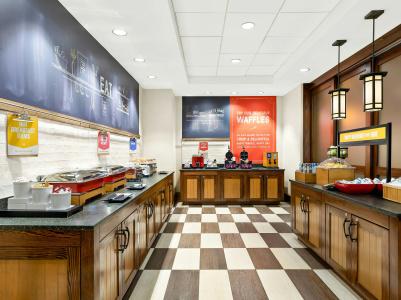Hampton Inn & Suites - 36
