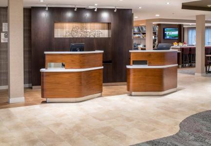 Courtyard by Marriott Portland North - 1