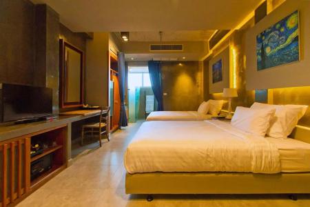 Kroque Boutique & Bistro - 30