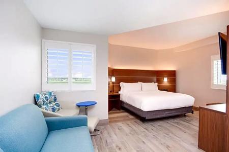 Holiday Inn Express & Suites Beach Beachfront by IHG - 80