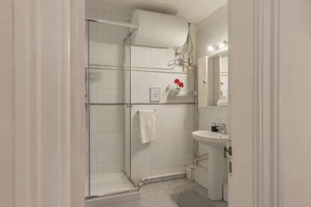 Ally's Bed&Breakfast, - 26