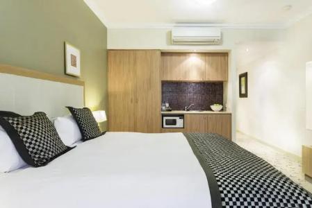 Rydges - 71