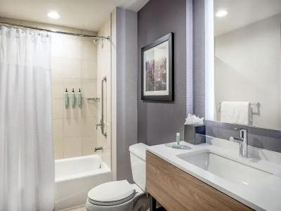 Courtyard by Marriott Times Square West - 41