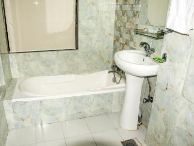 OYO 123 Prince Plaza - 8