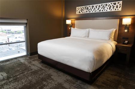 The Broadway - a DoubleTree by Hilton - 32