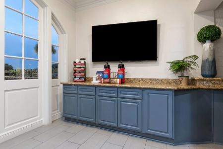 Super 8 by Wyndham New Orleans - 7