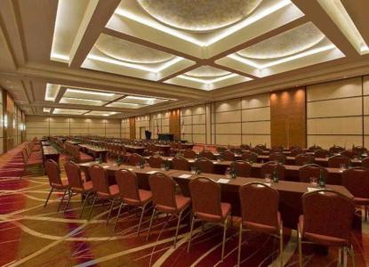 Sheraton & Convention Center - 26