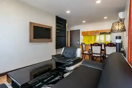 Emerald Central - 200