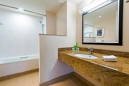 Courtyard by Marriott Prague City - 33