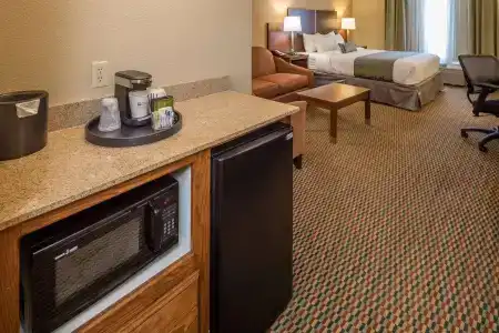 Best Western Airport Inn & Suites - 25