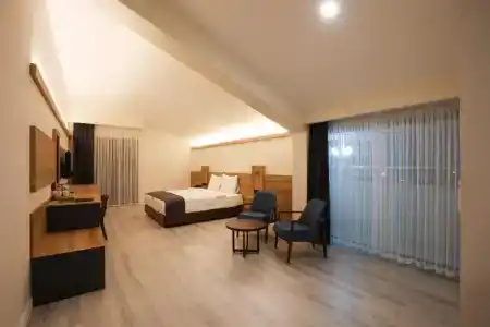 Karpalas City & Spa - 41