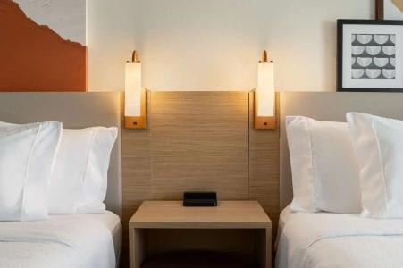 Super 8 by Wyndham Savannah - 24