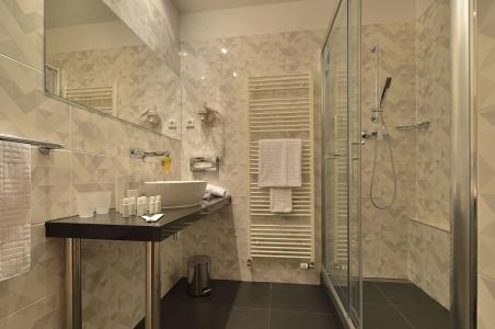 Ramada Airport Prague - 9