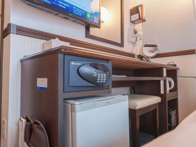 Toyoko Inn Shin-Osaka-eki Higashi-guchi - 52