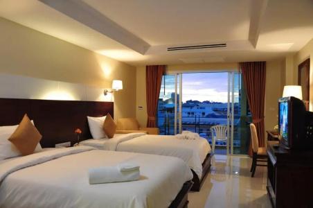 August Suites - 37