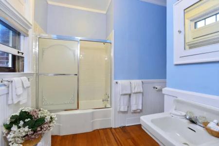 Wilburton Inn - 144