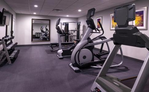 Staybridge Suites - - 18