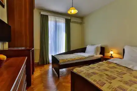 Villa Velzon Guesthouse - 5