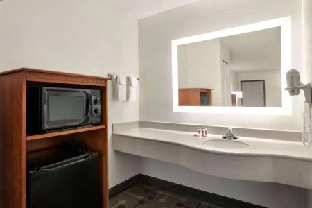 Howard Johnson by Wyndham Lookout Mountain - 8