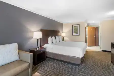 Best Western West - 60