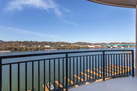 SpringHill Suites by Marriott Downtown/Cameron Harbor - 59